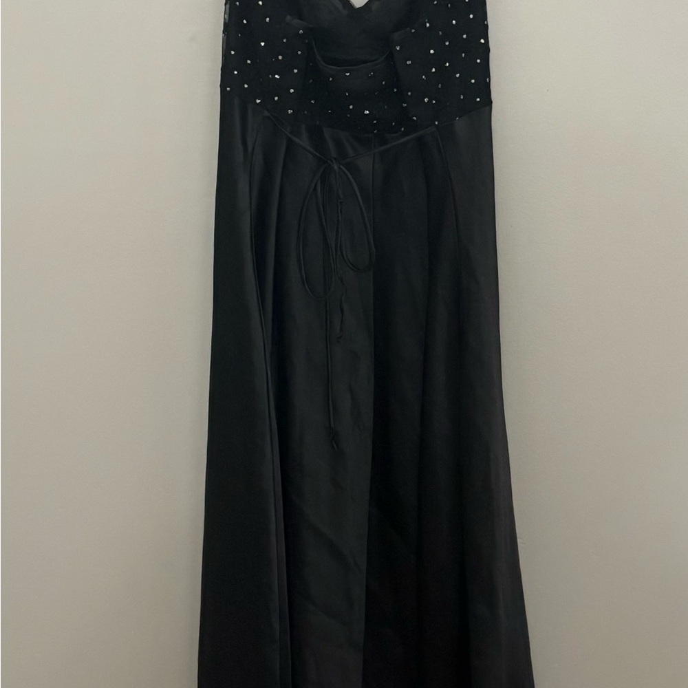 Delicates Black Sleeveless Nightgown and Robe - Picture 2 of 16